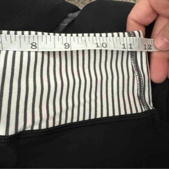 Lululemon Run Inspire Crop with Quiet Stripe waist band Size 4 - Picture 4 of 6